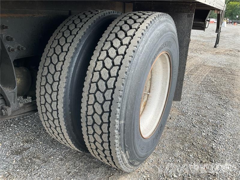 International MV607 4x2 Van Truck Sanduk kamioni