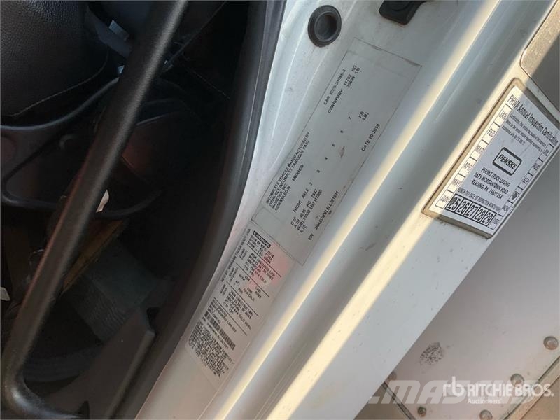 International MV607 4x2 Van Truck (Inoperable) Грузовики-Фургоны