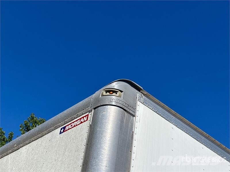 International MV607 4x2 Van Truck Bakwagens met gesloten opbouw