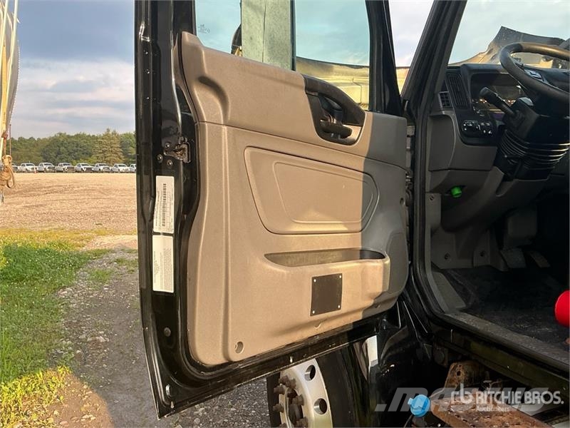 International MV607 4x2 Cab and Chassis Кабини