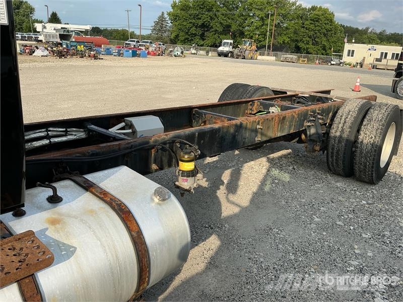 International MV607 4x2 Cab and Chassis Кабини