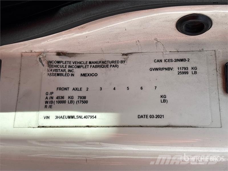 International MV607 4x2 Van Truck Camiones con caja de remolque