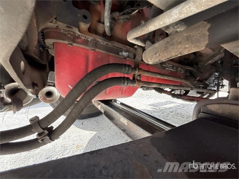 International MV607 4x2 Van Truck Camiones con caja de remolque