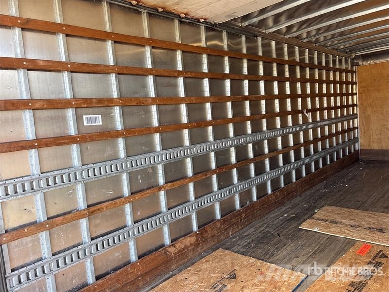 International MV607 4x2 Van Truck Camiones con caja de remolque