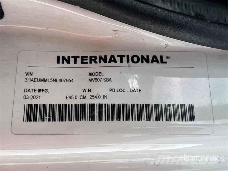 International MV607 4x2 Van Truck Camiones con caja de remolque