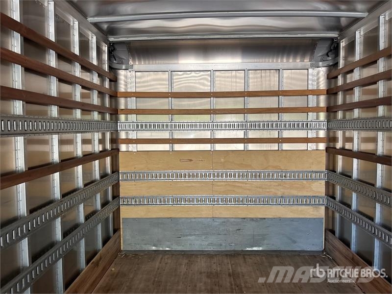 International MV607 4x2 Van Truck Bakwagens met gesloten opbouw