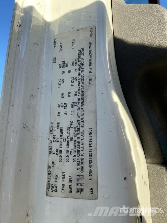 International MV607 4x2 Van Truck Autocamioane