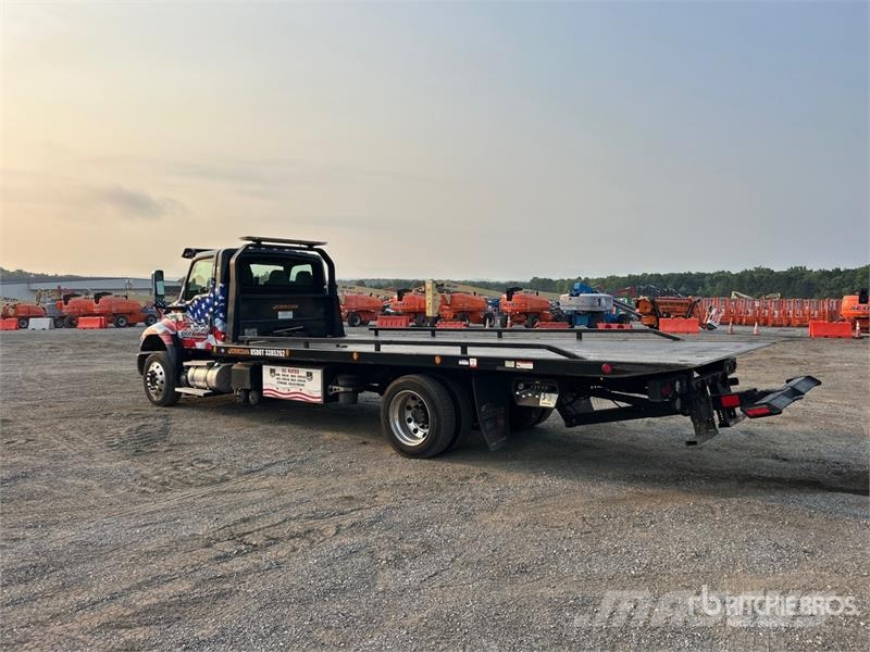 International MV607 4x2 Rollback Truck Sleepwagens
