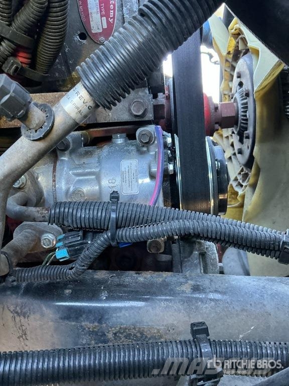 International MV607 4x2 Van Truck Autocamioane