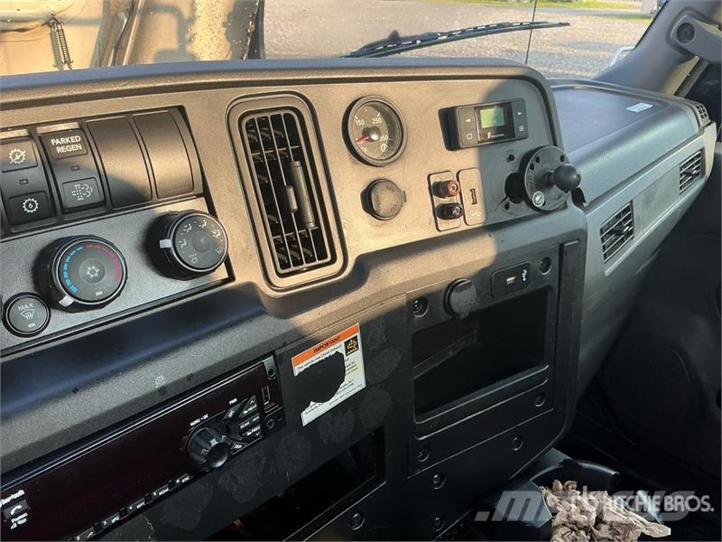 International MV607 4x2 Cab and Chassis Кабини