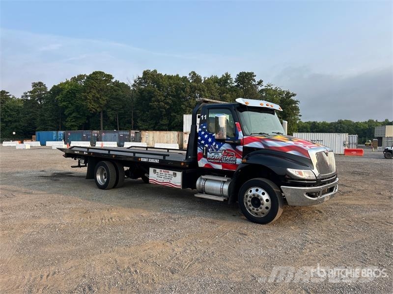 International MV607 4x2 Rollback Truck Sleepwagens