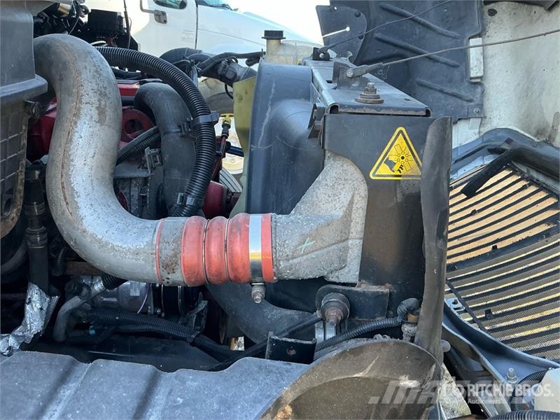 International MV607 4x2 Van Truck Autocamioane