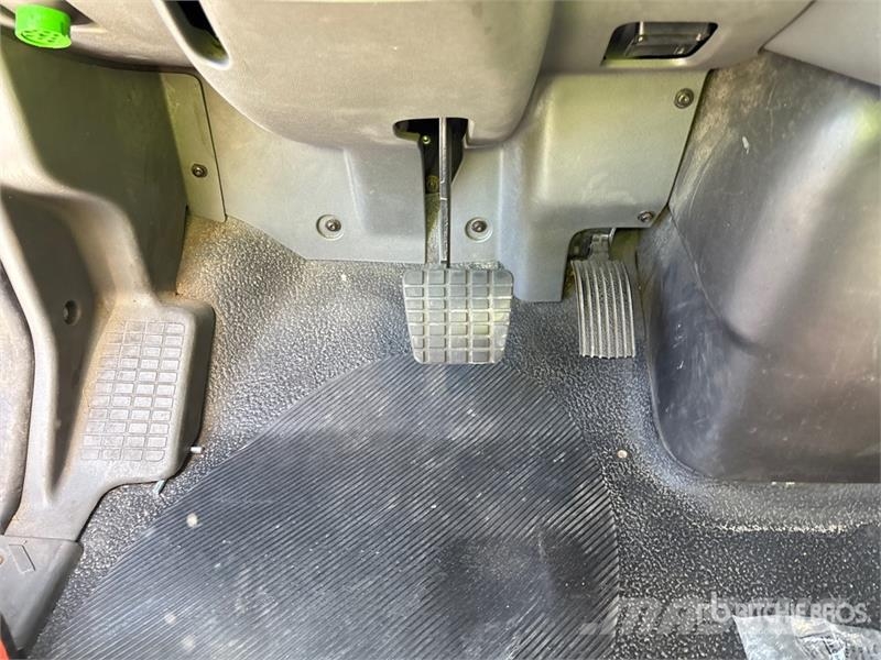 International MV607 4x2 Van Truck Bakwagens met gesloten opbouw
