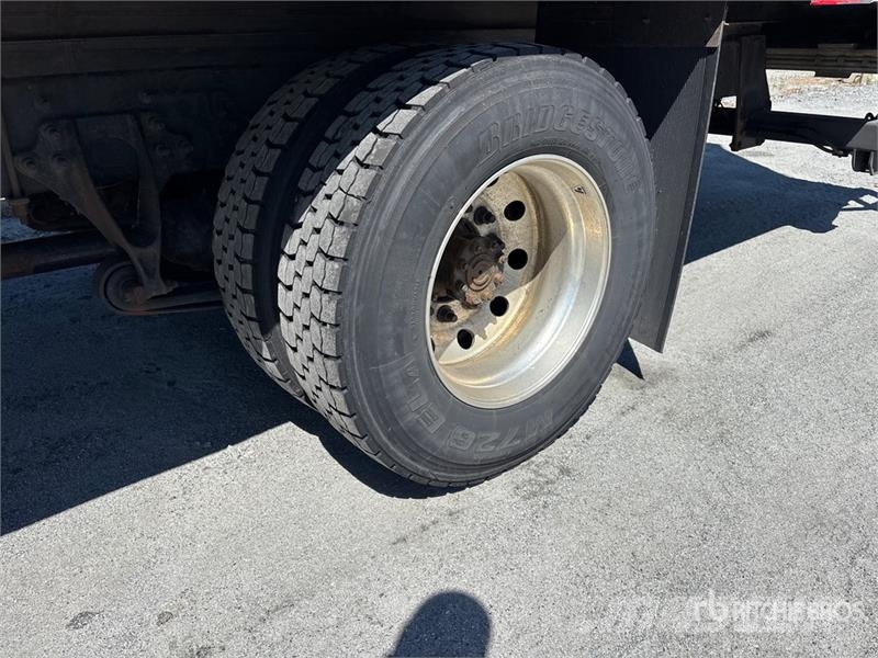 International MV607 4x2 Van Truck Bakwagens met gesloten opbouw