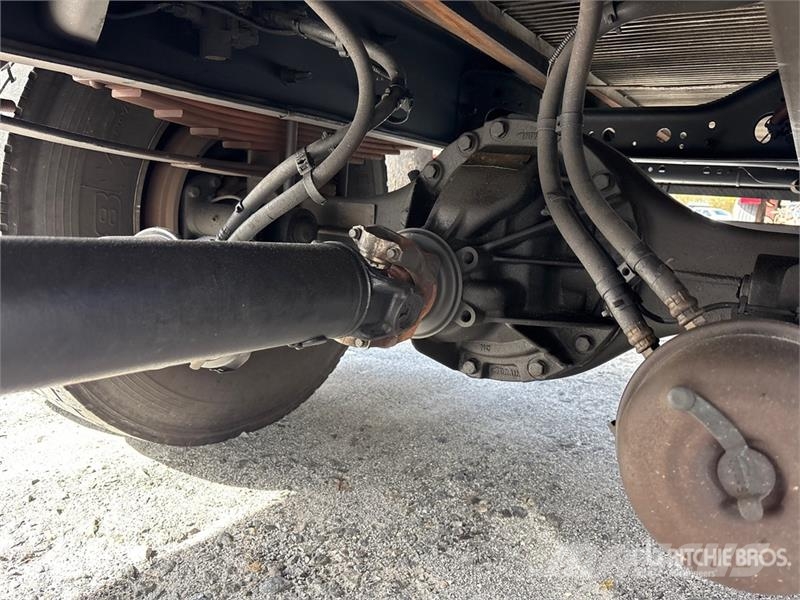 International MV607 4x2 Van Truck Camiones con caja de remolque