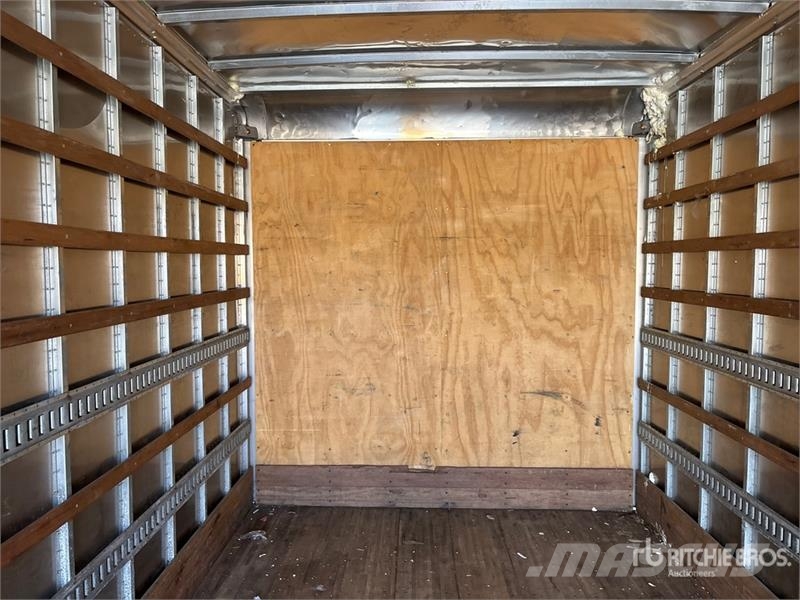 International MV607 4x2 Van Truck Camiones con caja de remolque