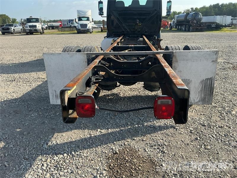 International MV607 4x2 Cab and Chassis Кабини