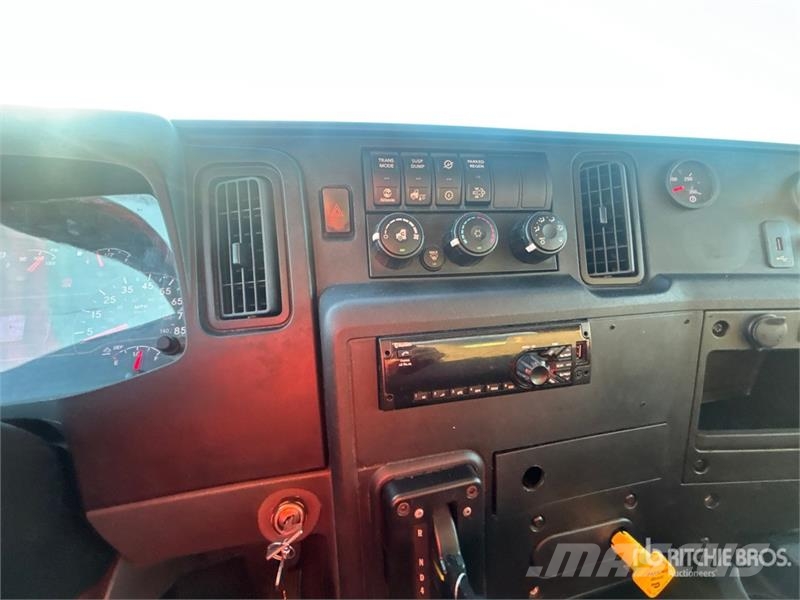 International MV607 4x2 Curtain Side Truck Φορτηγά Καρότσα - Κουρτίνα