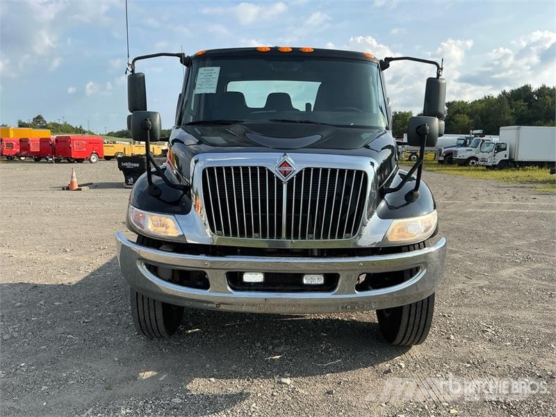International MV607 4x2 Cab and Chassis Кабини