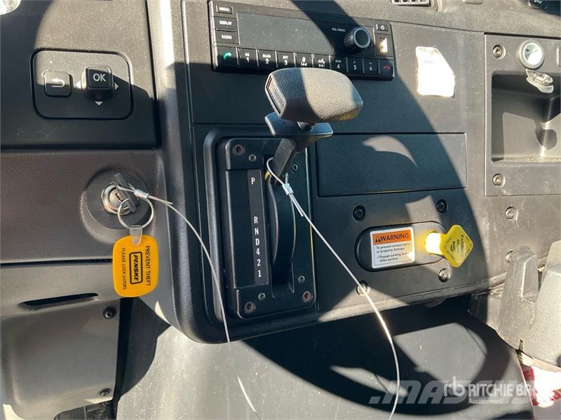 International MV607 4x2 Van Truck 貨箱式卡車