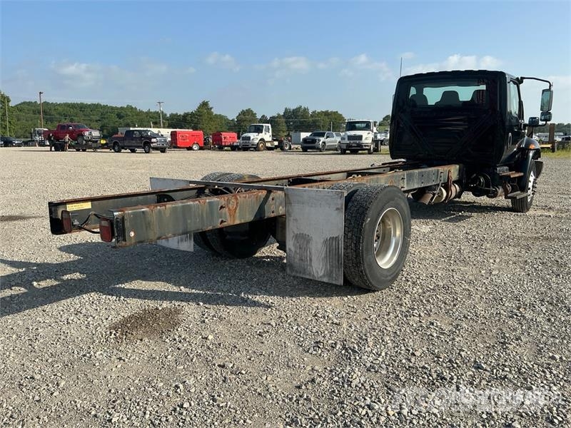 International MV607 4x2 Cab and Chassis Кабини