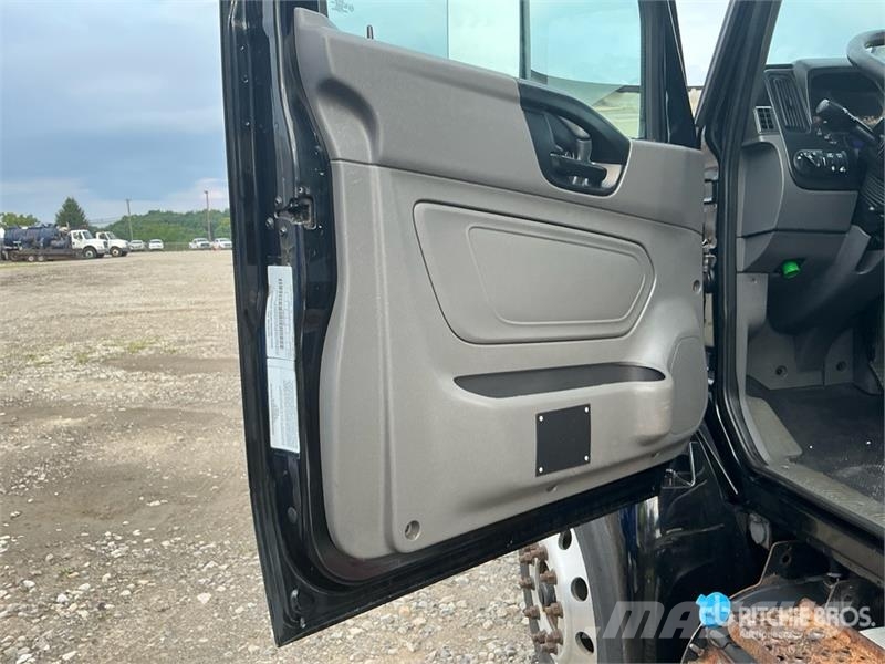 International MV607 4x2 Cab and Chassis Кабини