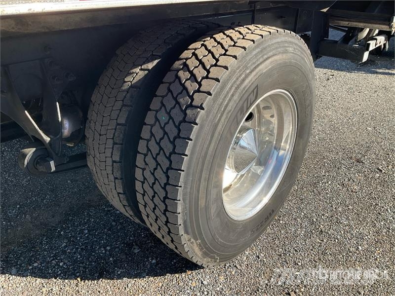 International MV607 4x2 Van Truck 貨箱式卡車