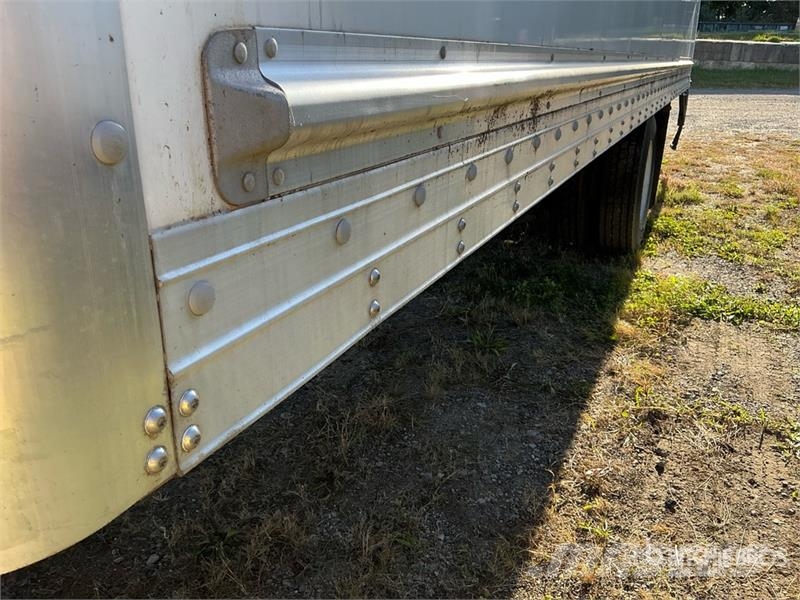 International MV607 4x2 Van Truck Autocamioane
