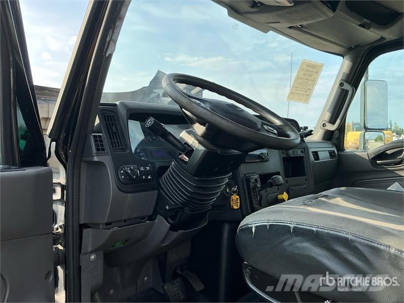International MV607 4x2 Cab and Chassis Кабини