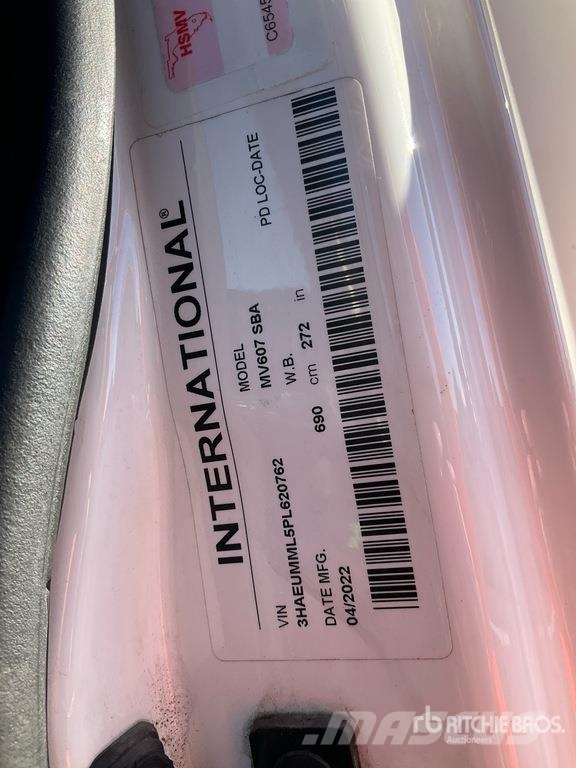 International MV607 4x2 Van Truck 貨箱式卡車