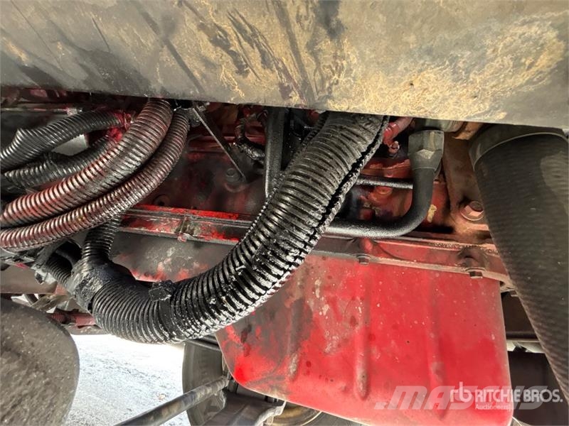 International MV607 4x2 Van Truck Camiones con caja de remolque
