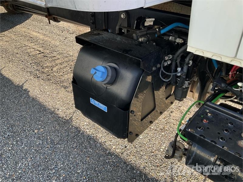 International MV607 4x2 Van Truck 貨箱式卡車