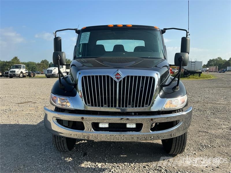 International MV607 4x2 Cab and Chassis Кабини