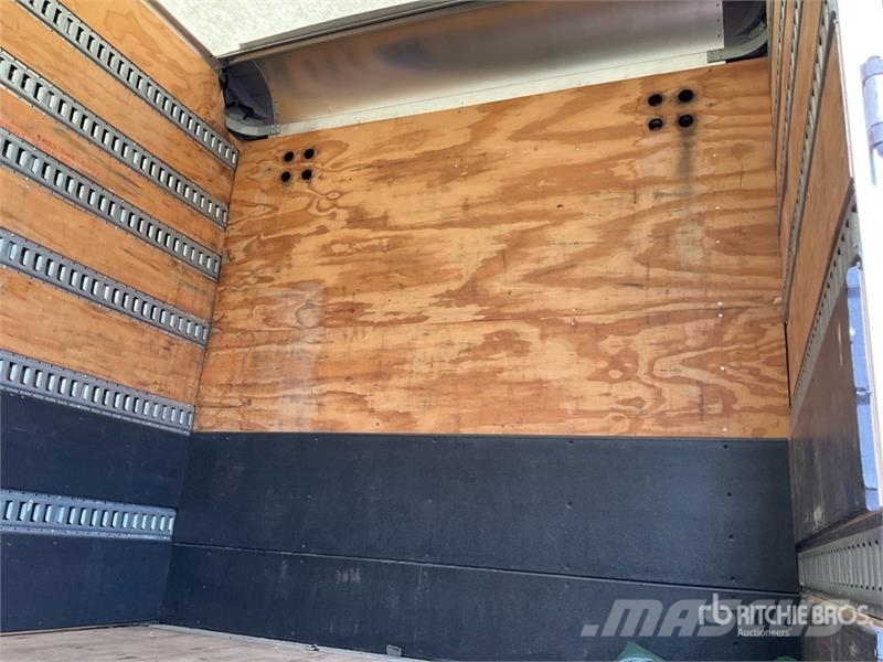 International MV607 6x4 Van Truck Furgoonautod
