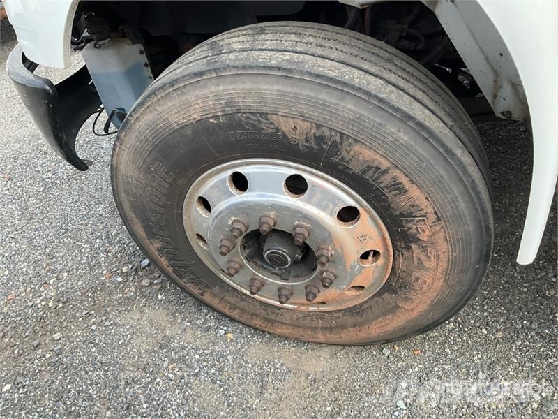International MV607 6x4 Van Truck Furgoonautod