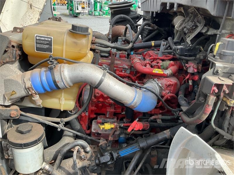 International MV607 6x4 Van Truck Furgoonautod
