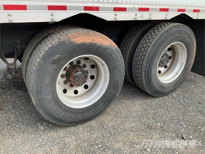 International MV607 6x4 Van Truck Furgoonautod