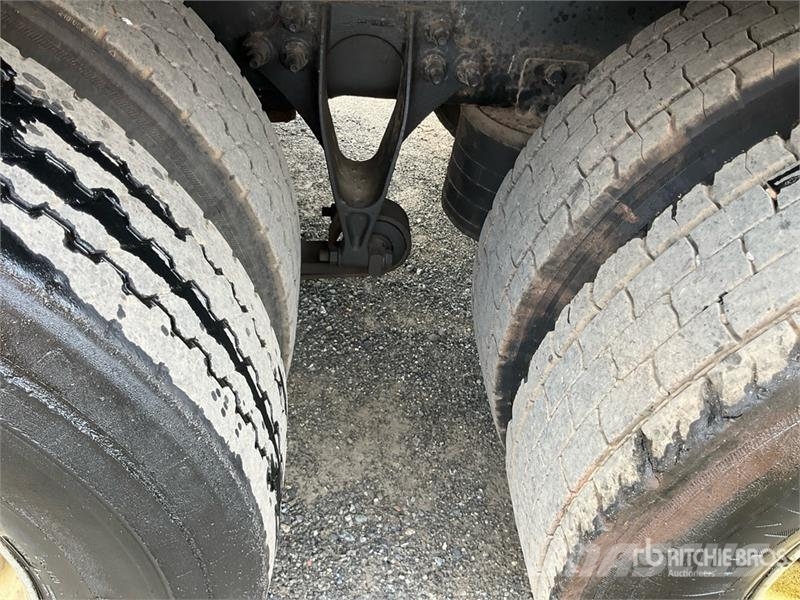 International MV607 6x4 Van Truck Furgoonautod