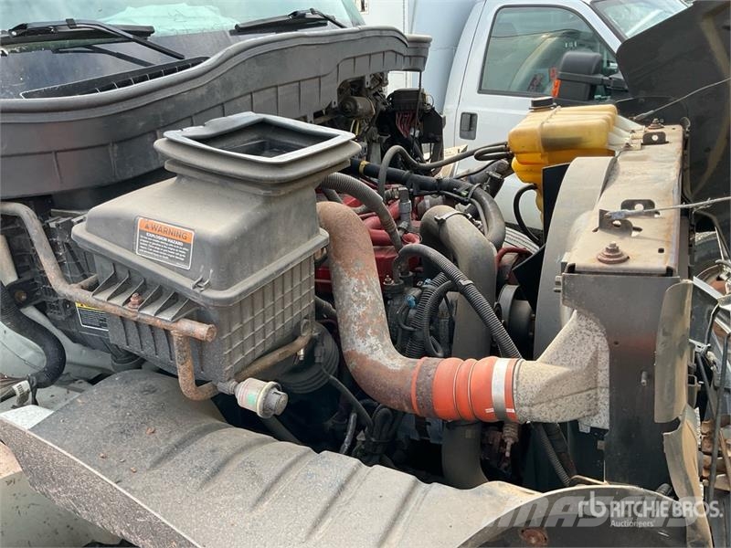 International MV607 6x4 Van Truck Furgoonautod