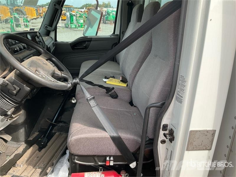 International MV607 6x4 Van Truck Furgoonautod