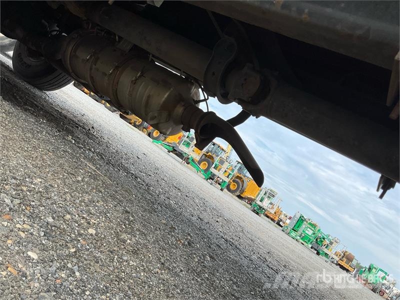 International MV607 6x4 Van Truck Furgoonautod
