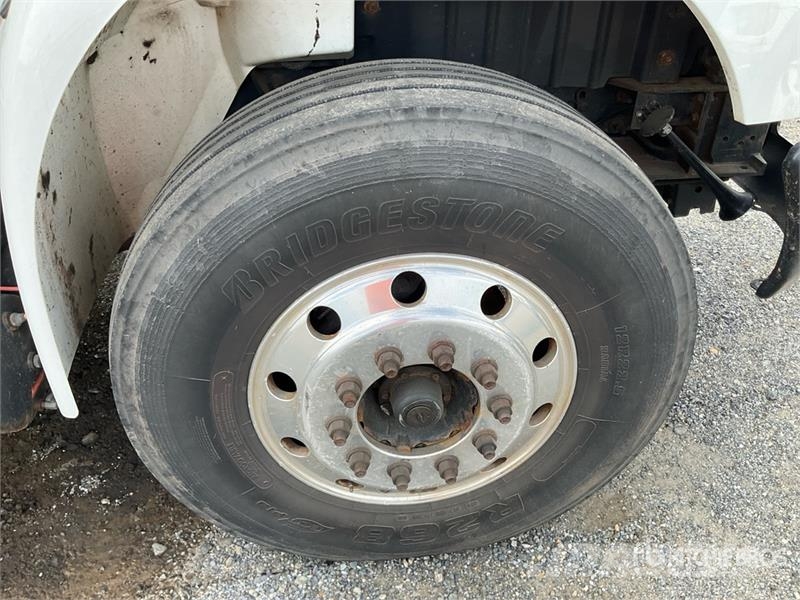 International MV607 6x4 Van Truck Furgoonautod