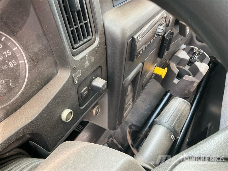 International MV607 6x4 Van Truck Furgoonautod