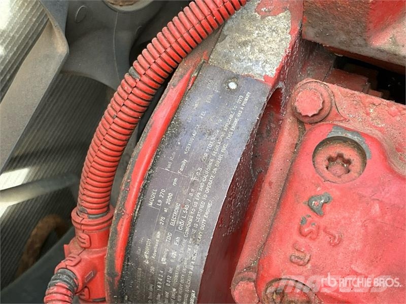 International MV607 6x4 Van Truck Furgoonautod