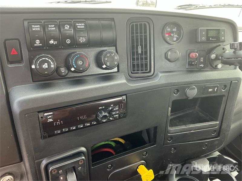 International MV607 Cab and Chassis Кабини
