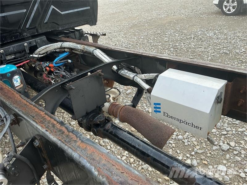 International MV607 Cab and Chassis Кабини