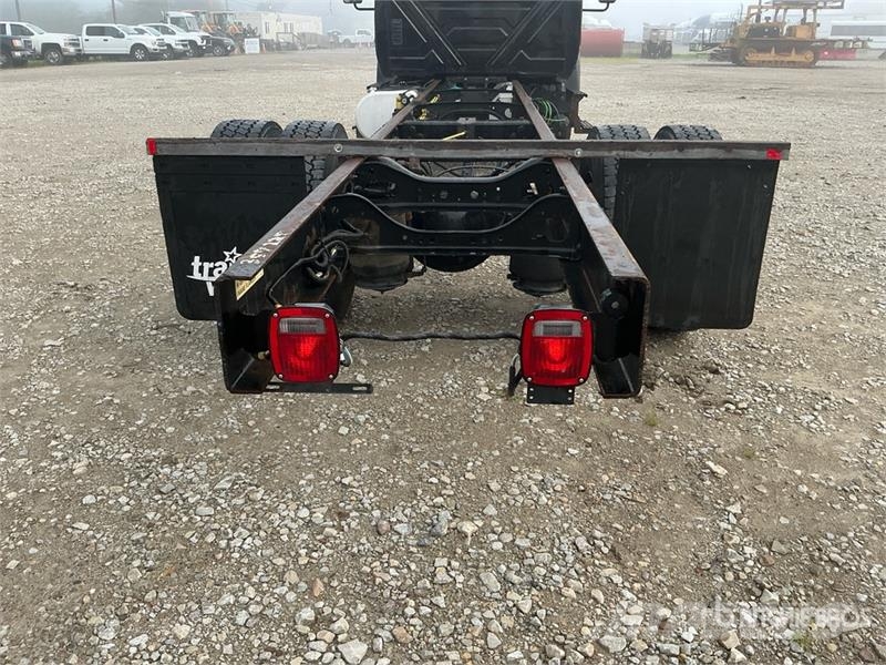 International MV607 Cab and Chassis Кабини