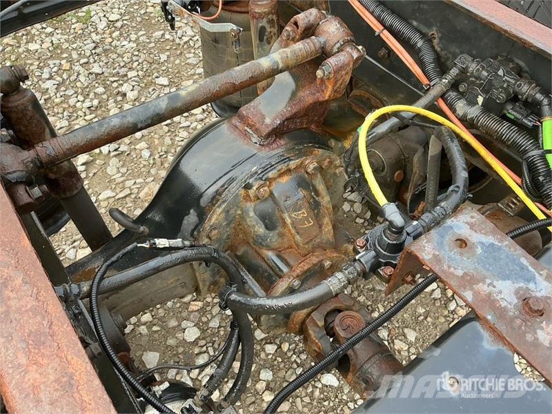 International MV607 Cab and Chassis Кабини