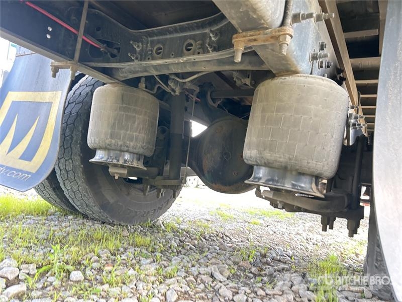 International MV607 SBA 4x2 Van Truck Фургони