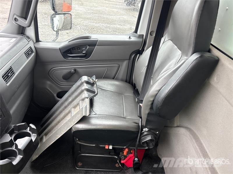 International MV607 SBA 4x2 Van Truck Kofferaufbau